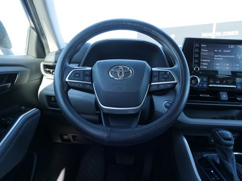 Used 2022 Toyota Highlander L image 23