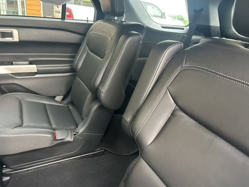Used 2022 Ford Explorer XLT w/ Equipment Group 202A image 17