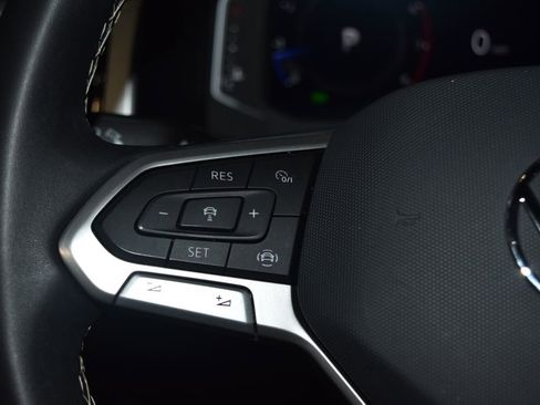 Used 2023 Volkswagen Atlas Cross Sport SE w/ Panoramic Sunroof Package image 9