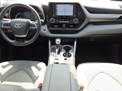 Used 2022 Toyota Highlander Limited AWD/4WD image 16