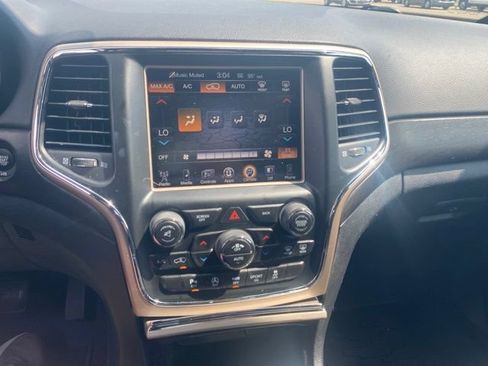 Used 2017 Jeep Grand Cherokee Laredo w/ Quick Order Package 23E AWD/4WD image 15