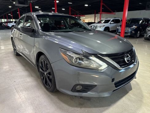 Used 2017 Nissan Altima 2.5 SR w/ Midnight Edition Package FWD image 7