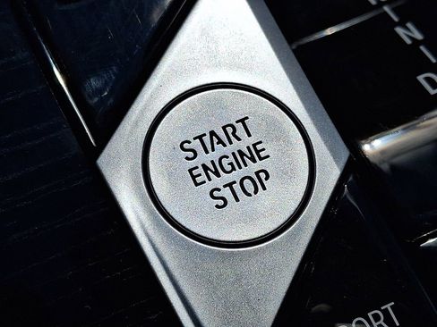 Used 2025 BMW X7 xDrive40i w/ M Sport Package image 28