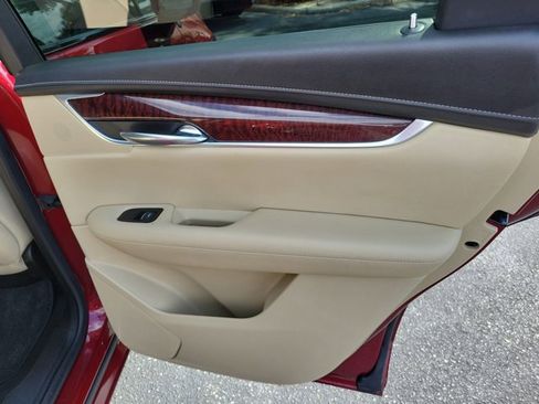 Used 2018 Cadillac XT5 Luxury w/ Driver Awareness Package image 11