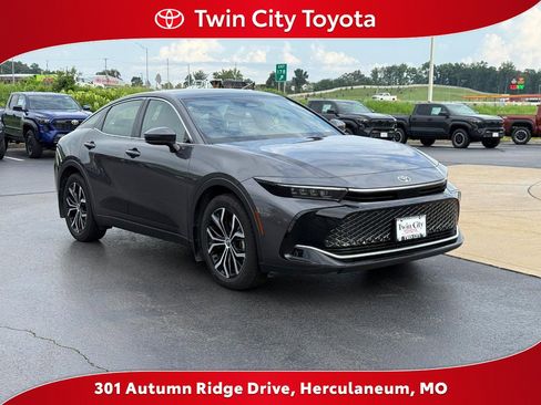 Certified 2023 Toyota Crown image 1