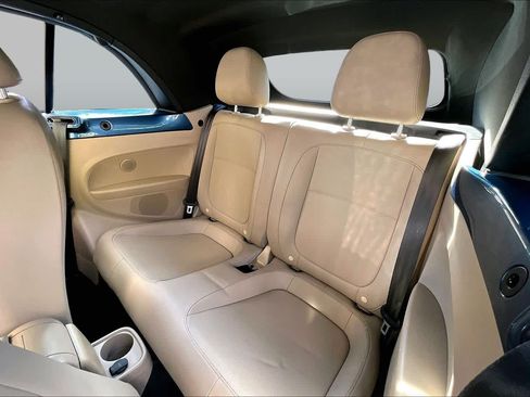Used 2019 Volkswagen Beetle 2.0T SE FWD image 17