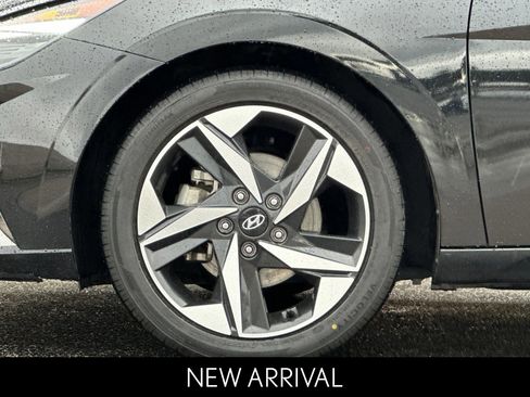 Used 2022 Hyundai Elantra SEL w/ Convenience + Premium Package image 28