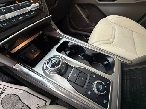 Used 2020 Ford Explorer Platinum image 19