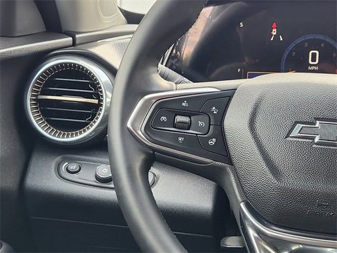 Used 2025 Chevrolet Trax ACTIV w/ Sunroof Package image 28