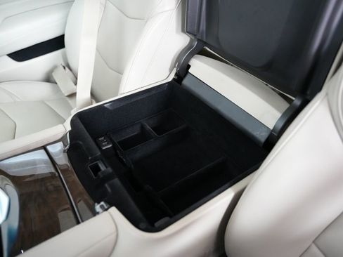 Used 2018 Cadillac Escalade Premium Luxury image 33