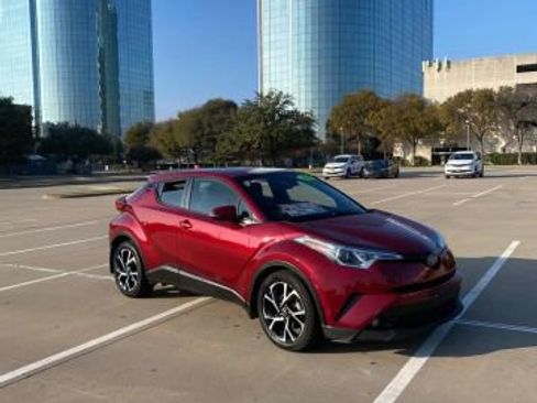 Used 2018 Toyota C-HR image 2