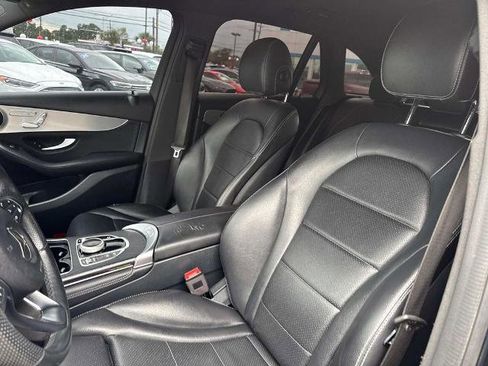 Used 2019 Mercedes-Benz GLC 300 w/ Premium Package image 17