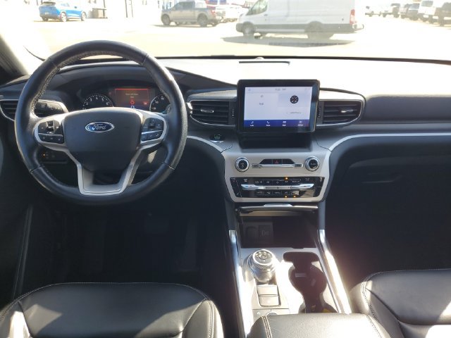 Used 2021 Ford Explorer XLT w/ Equipment Group 202A AWD/4WD image 13