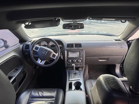 Used 2014 Dodge Challenger SXT image 19