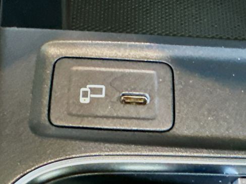 Used 2022 Mercedes-Benz GLB 250 image 25