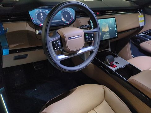 New 2026 Land Rover Range Rover Long Wheelbase SE AWD/4WD image 16