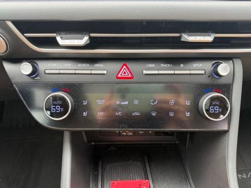 Used 2025 Hyundai Sonata Limited FWD image 12