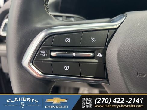 Used 2025 Chevrolet Traverse LT image 24