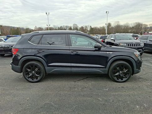 Certified 2022 Volkswagen Taos SE w/ IQ.Drive SE Package image 11