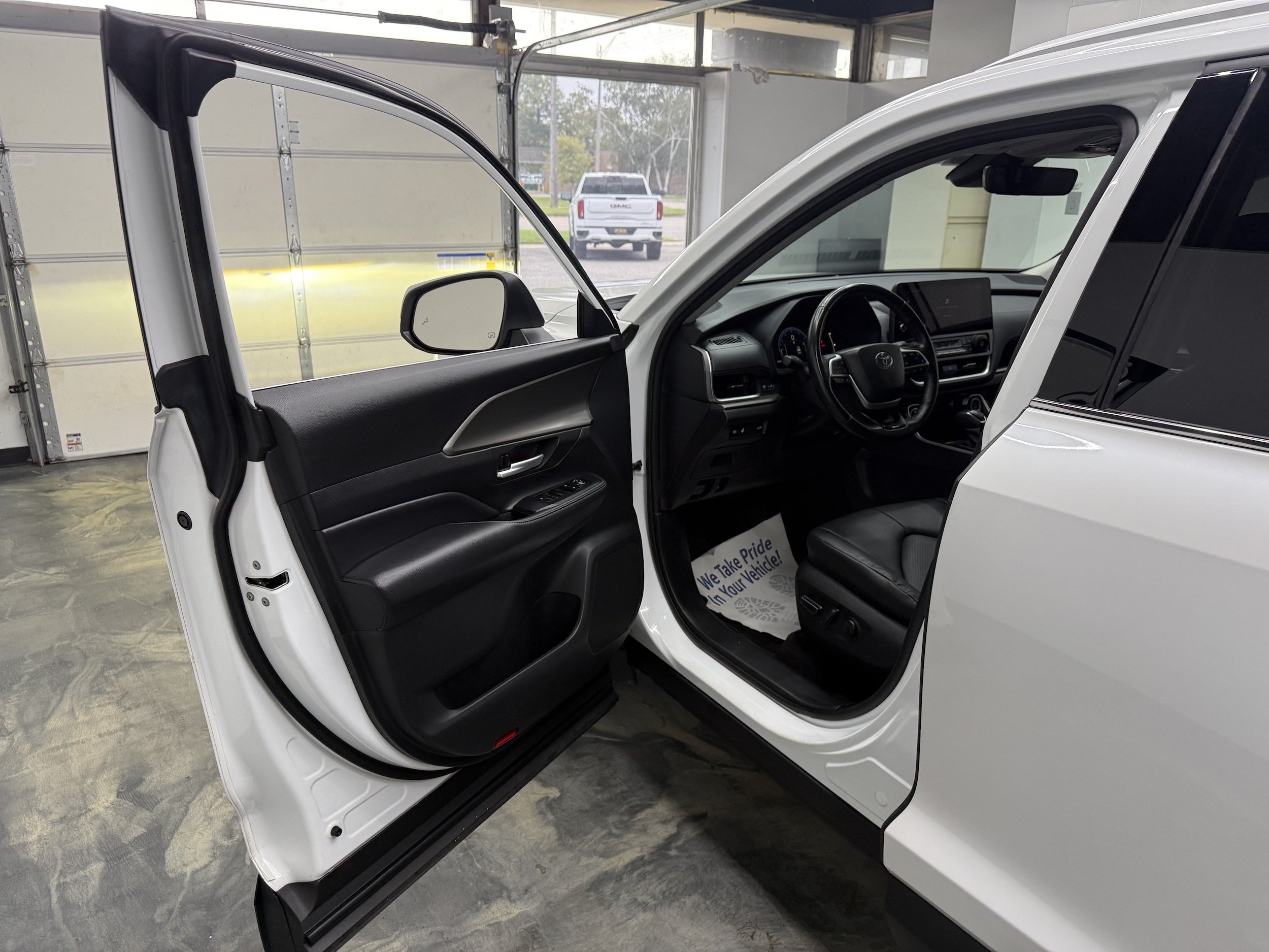 Used 2024 Toyota Grand Highlander AWD image 7