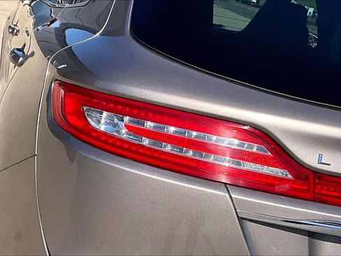 Used 2019 Lincoln MKC Premiere FWD image 23