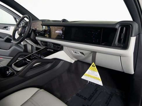 New 2026 Porsche Cayenne S image 25