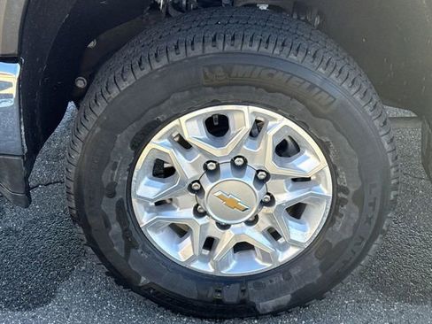 Certified 2022 Chevrolet Silverado 3500 LT w/ Convenience Package image 29