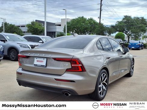 Used 2020 Volvo S60 T5 Momentum FWD image 7