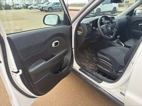 Used 2016 Kia Soul image 9