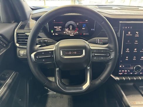 Used 2025 GMC Acadia Elevation image 18