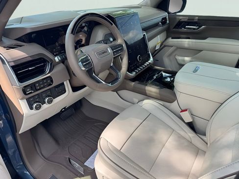 New 2026 GMC Yukon Denali w/ Denali Reserve Package AWD/4WD image 7