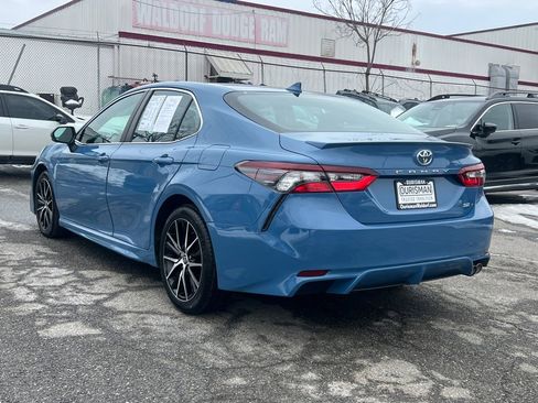 Used 2023 Toyota Camry SE image 4