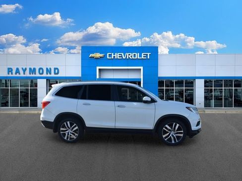 Used 2017 Honda Pilot Elite image 2