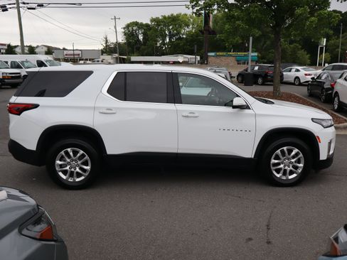 Used 2023 Chevrolet Traverse LS w/ Safety Package FWD image 11
