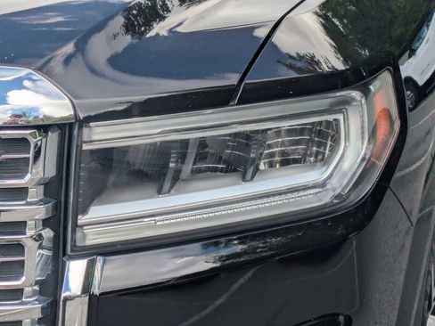 Used 2021 GMC Acadia Denali w/ Denali Technology Package FWD image 10