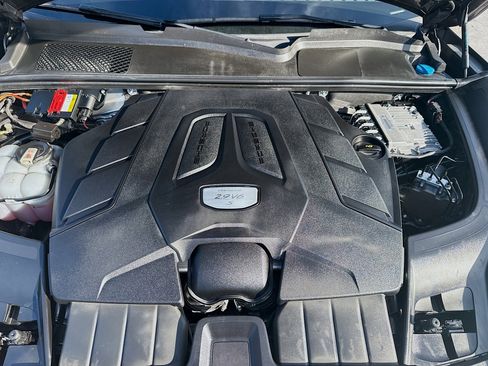 Used 2021 Porsche Cayenne S image 36