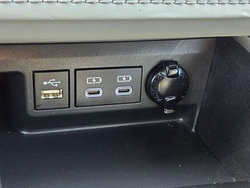 Used 2023 Toyota Highlander XLE AWD/4WD image 23