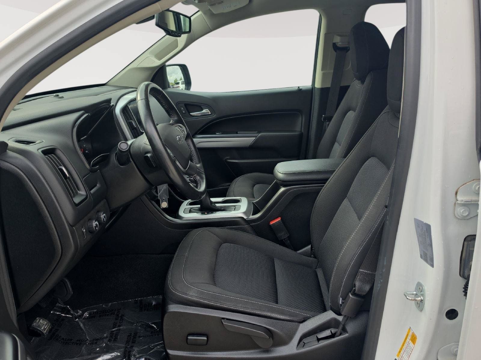 Used 2022 Chevrolet Colorado LT AWD/4WD image 2