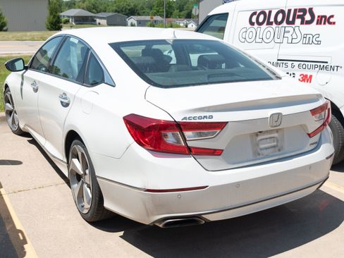 Used 2018 Honda Accord Touring image 4