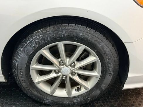Used 2019 Hyundai Sonata SE FWD image 14