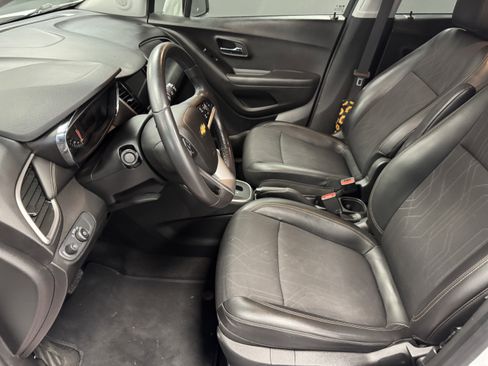 Used 2020 Chevrolet Trax LT w/ Driver Confidence Package image 9