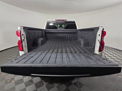 Used 2019 Chevrolet Silverado 1500 High Country image 16