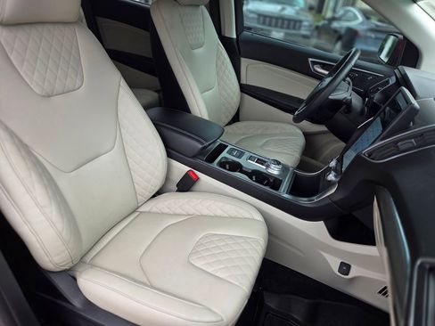 Used 2023 Ford Edge Titanium AWD/4WD image 10