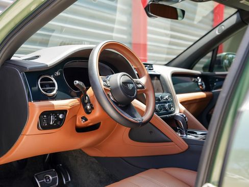 Used 2022 Bentley Bentayga AWD/4WD image 5