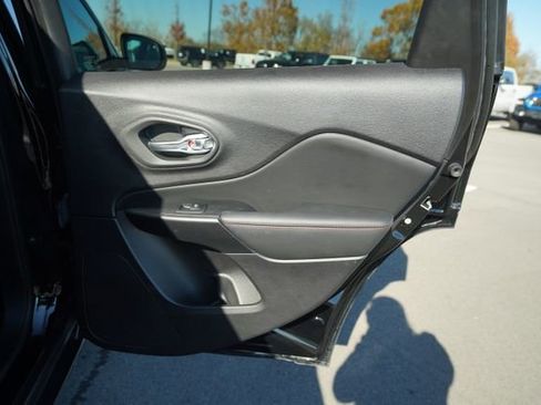 Used 2022 Jeep Cherokee Trailhawk image 23