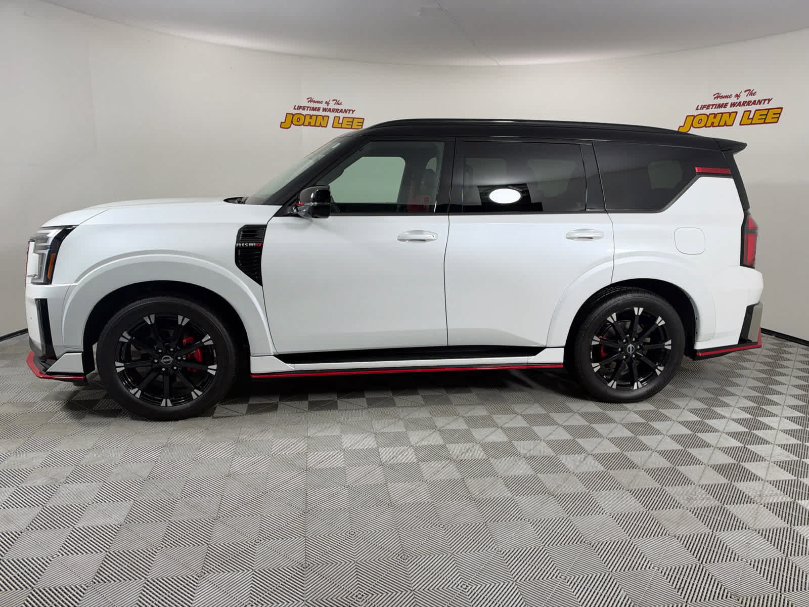 Used 2026 Nissan Armada NISMO AWD/4WD image 2