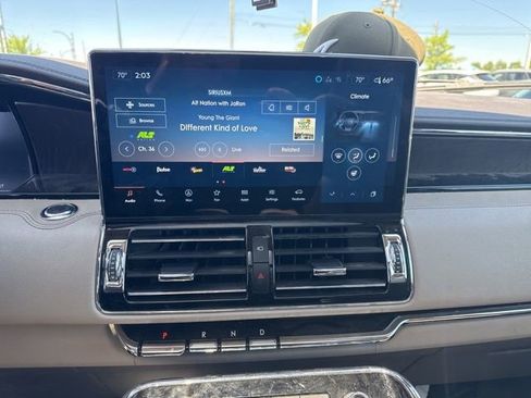 Used 2023 Lincoln Navigator L Reserve AWD/4WD image 12