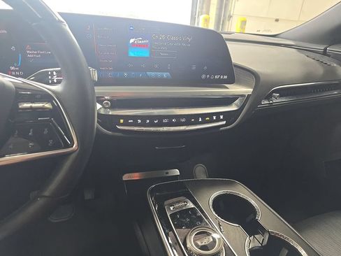 Used 2023 Cadillac Lyriq AWD image 6