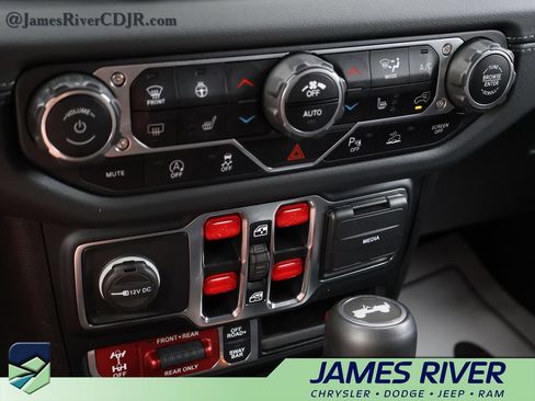 Used 2024 Jeep Wrangler Unlimited Rubicon AWD/4WD image 35