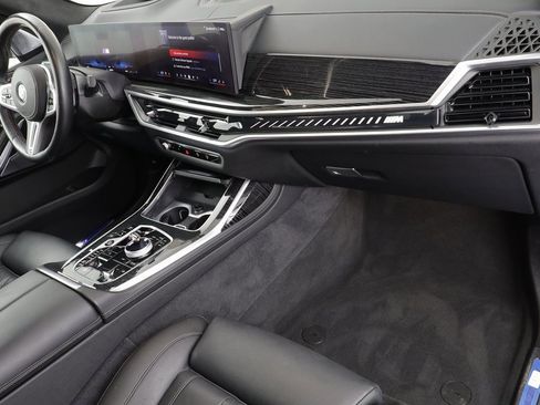Certified 2025 BMW X7 M60i image 21
